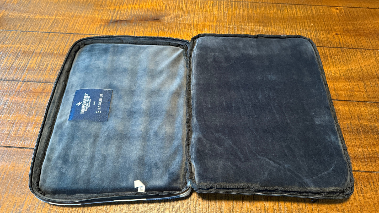 Indispensable Tokyo Laptop Sleeve
