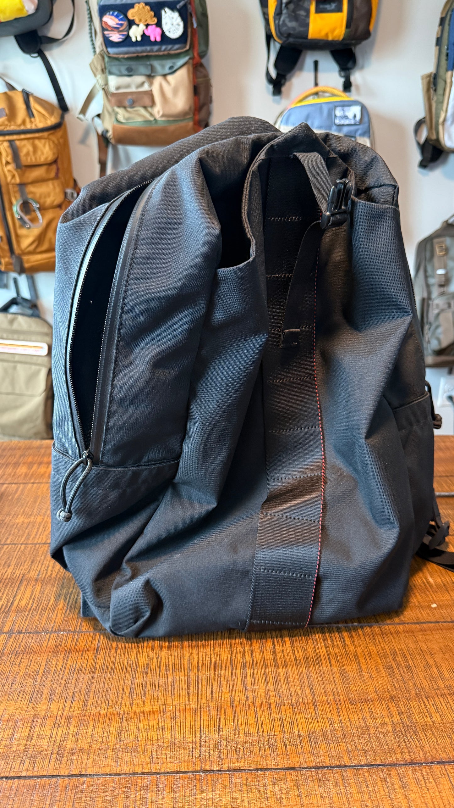 Briefing Light Gym Backpack