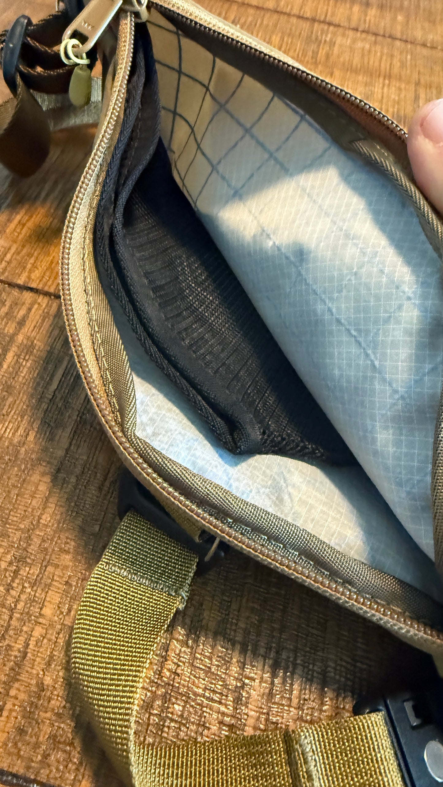 Dsptch Vertical Unit Sling pouch RND